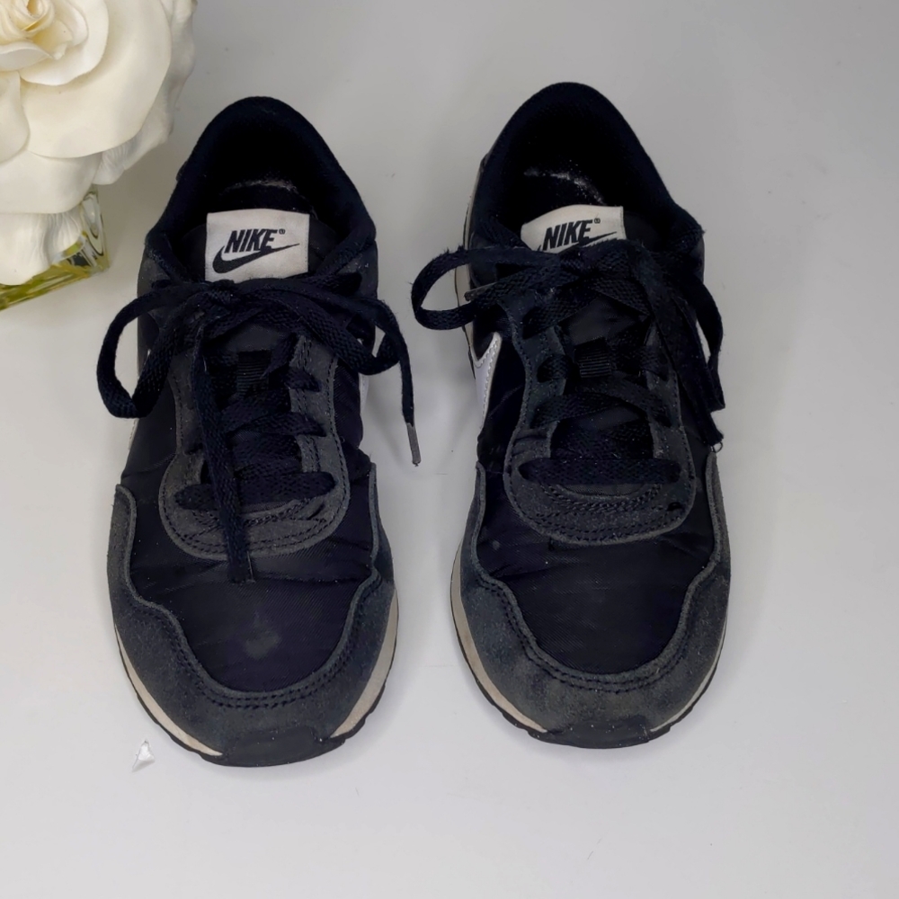 Nike Sneakers Running Shoes Size 5 Y